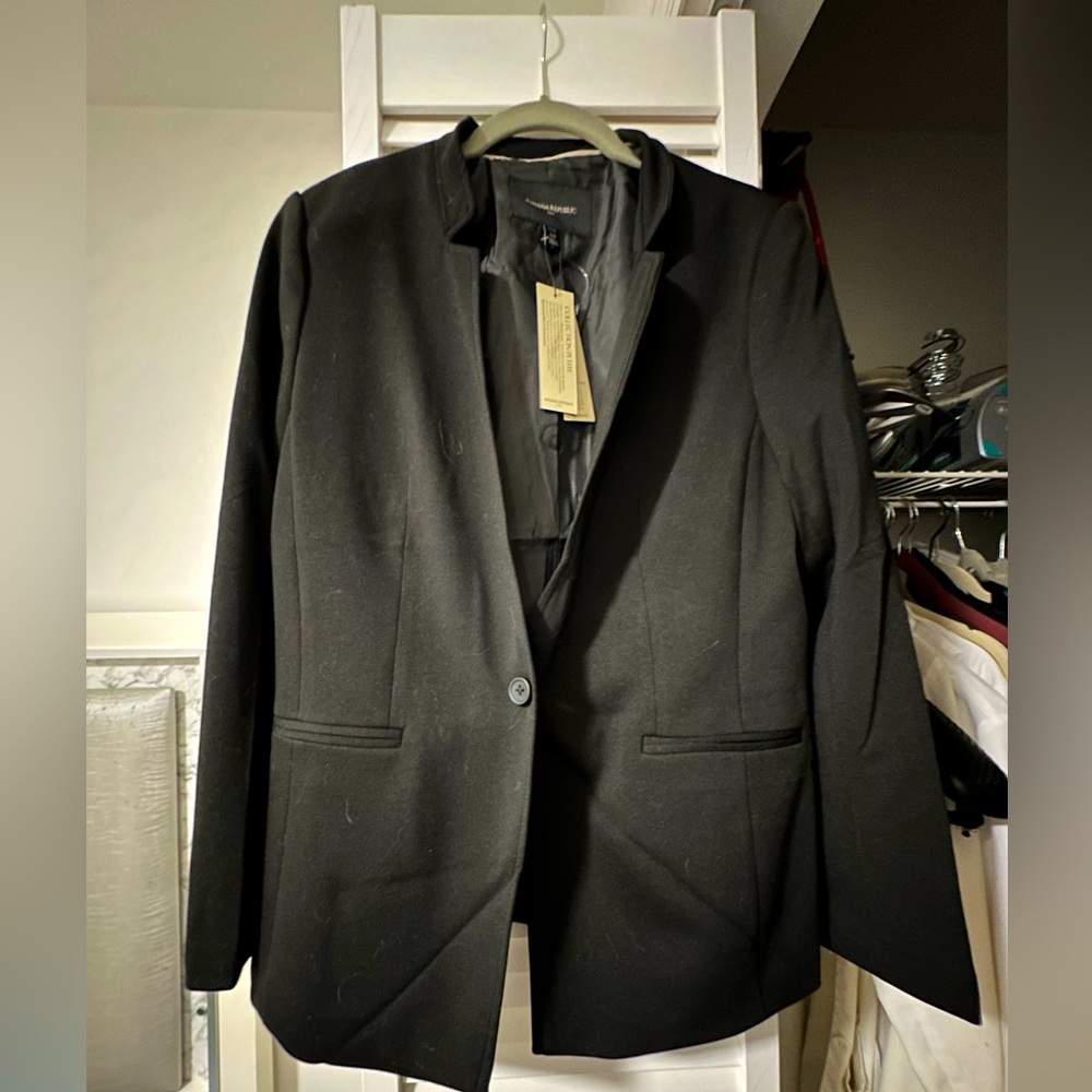 Banana Republic blazer. Never worn, with tags. Size 12 petite.